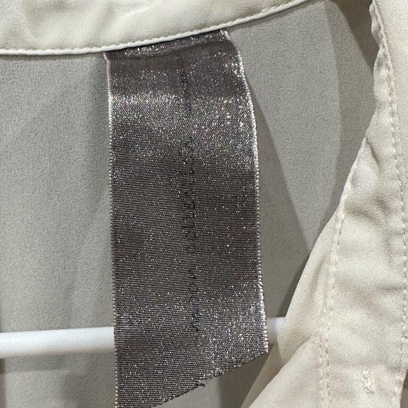 High low button blouse - Picture 2 of 8